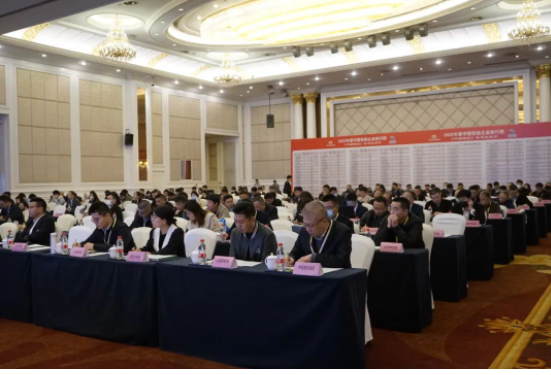 另一方面，隨著環(huán)保理念的日益普及，輪胎行業(yè)也在積極探索綠色發(fā)展道路。克林泰爾的環(huán)保發(fā)展理念和智慧工廠建設(shè)，是行業(yè)向綠色循環(huán)利用發(fā)展的一個(gè)縮影。環(huán)保意識(shí)的提高，也將推動(dòng)輪胎行業(yè)向更加環(huán)保、可持續(xù)的方向轉(zhuǎn)型。