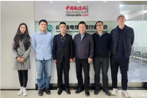 雙方各抒己見，深入交流各自服務(wù)經(jīng)濟社會高質(zhì)量發(fā)展的思路舉措，達成了加強交流、互學(xué)互鑒、合作發(fā)展的共識。