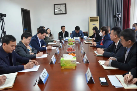 中國(guó)涂料工業(yè)協(xié)會(huì)與江西省瑞昌市委市政府在北京召開(kāi)了一次座談會(huì)，就涂料行業(yè)的高質(zhì)量發(fā)展和未來(lái)的合作事宜進(jìn)行了交流。