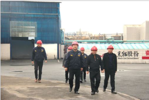 景德鎮(zhèn)市國(guó)資委黨委書記、主任朱平生到黑貓股份進(jìn)行調(diào)研指導(dǎo)工作。市國(guó)資委黨委委員、副主任吳雄飛及相關(guān)科室負(fù)責(zé)人隨同前往，黑貓集團(tuán)黨委書記、董事長(zhǎng)汪羽，黑貓股份黨委副書記、總經(jīng)理魏明及相關(guān)部門負(fù)責(zé)人一同陪同調(diào)研。