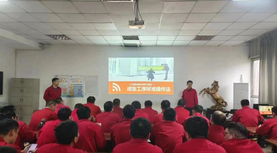 八億橡膠公司成型車間開展自教育實(shí)踐活動(dòng)以來，通過結(jié)合車間實(shí)際情況，采取有力措施，推進(jìn)質(zhì)量管理工作，取得明顯成效。