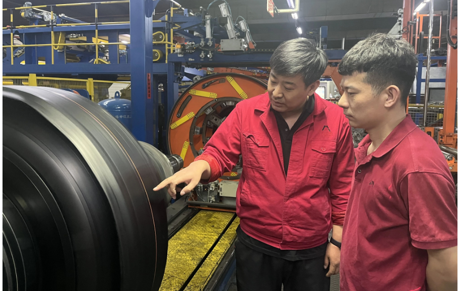 成型車間堅(jiān)持周度質(zhì)量分析制度，建立成型車間質(zhì)量數(shù)據(jù)庫(kù)，在2022年質(zhì)量數(shù)據(jù)分析基礎(chǔ)上進(jìn)行更細(xì)化更深入的分析，準(zhǔn)確找到問題所在并及時(shí)對(duì)策解決，確保完成各項(xiàng)質(zhì)量指標(biāo)。