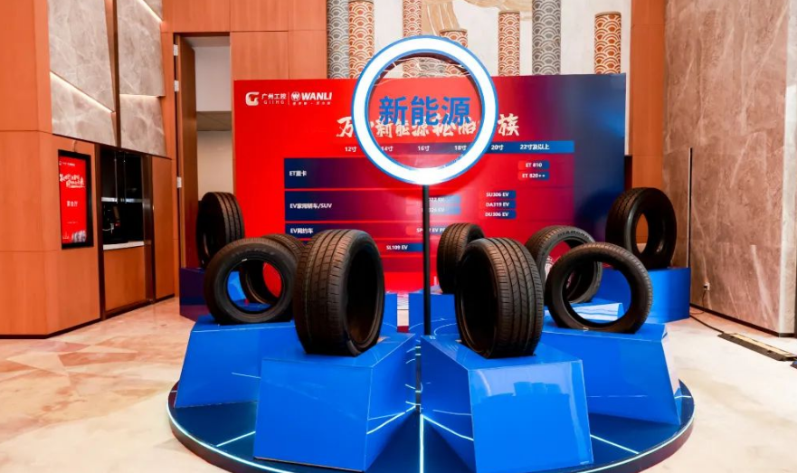 萬力表示，2023年，國內(nèi)新能源車市場競爭呈現(xiàn)白熱化趨勢，使用場景不斷拓寬。萬力輪胎準(zhǔn)確把握新能源車輪胎市場變化形勢，基于多年新能源產(chǎn)品研發(fā)經(jīng)驗，十年磨一劍，從用戶需求入手，打造新能源時代的專屬好產(chǎn)品。