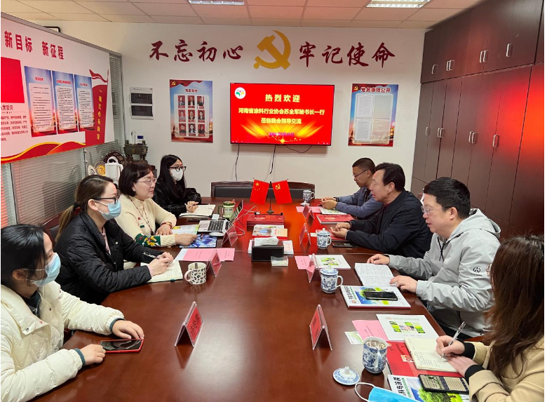 蘇全軍秘書長(zhǎng)一行先后參觀了寧波涂協(xié)的協(xié)會(huì)文化墻、服務(wù)平臺(tái)宣傳欄、組織架構(gòu)、秘書處工作動(dòng)態(tài)等，通過實(shí)地查看詳細(xì)了解協(xié)會(huì)內(nèi)部管理、辦公秩序、惠企服務(wù)、黨建工作等情況。