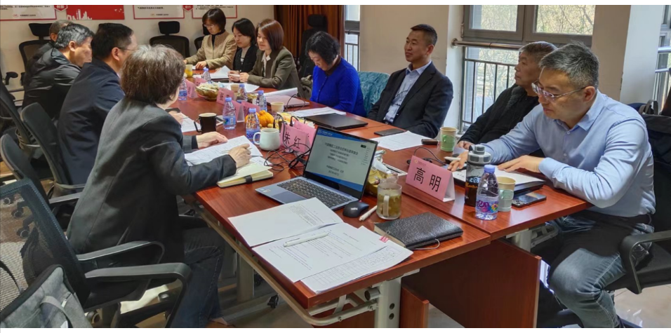 中國橡膠工業(yè)協(xié)會于上周在北京主持召開了團體標準送審稿的審查會，審查的三項標準分別是《自然硫化丁基橡膠防腐襯里》、《浸膠簾子布克重試驗方法》以及《鋼簾線單位產品能源消耗限額》。