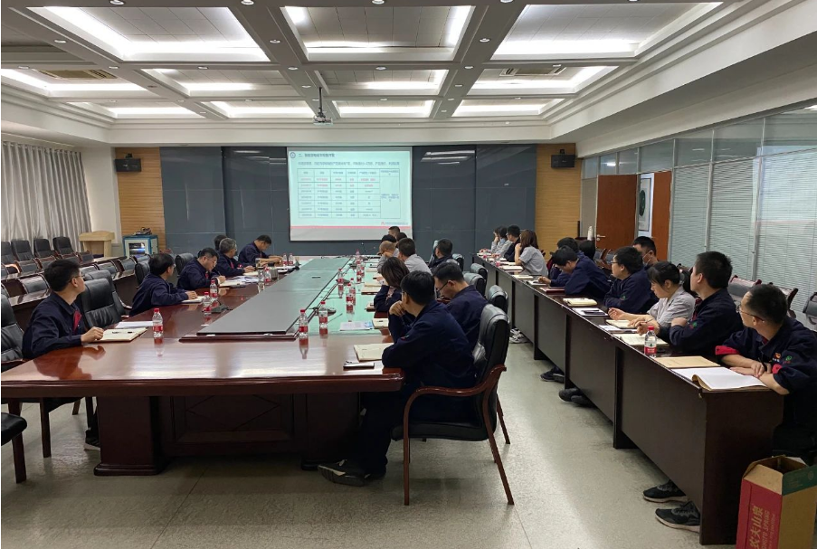 陜西延長石油西北橡膠有限公司成立科技委員會。該委員會將負(fù)責(zé)重大科技事項的調(diào)研、立項、評審、論證、獎懲和決定等事項。4月11日，該公司召開了第一次科委會會議，全體科委會成員參加會議。