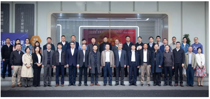 軟控股份有限公司參與了國家重點研發(fā)計劃“全價值鏈產(chǎn)品質(zhì)量精益管控智能分析軟件項目”的研究，以解決流程行業(yè)產(chǎn)品質(zhì)量管控面臨的挑戰(zhàn)。