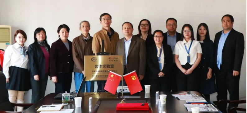 在學(xué)術(shù)報告結(jié)束后，胡克博士一行參觀了國家輪胎質(zhì)檢中心實驗室，并就檢測新技術(shù)進行了交流和探討。雙方表示，今后將在各自領(lǐng)域不斷探索與創(chuàng)新，為橡膠輪胎行業(yè)提供更加優(yōu)質(zhì)的技術(shù)支持和服務(wù)，推動橡膠輪胎行業(yè)實現(xiàn)高質(zhì)量發(fā)展，為全球橡膠產(chǎn)業(yè)發(fā)展做出貢獻。