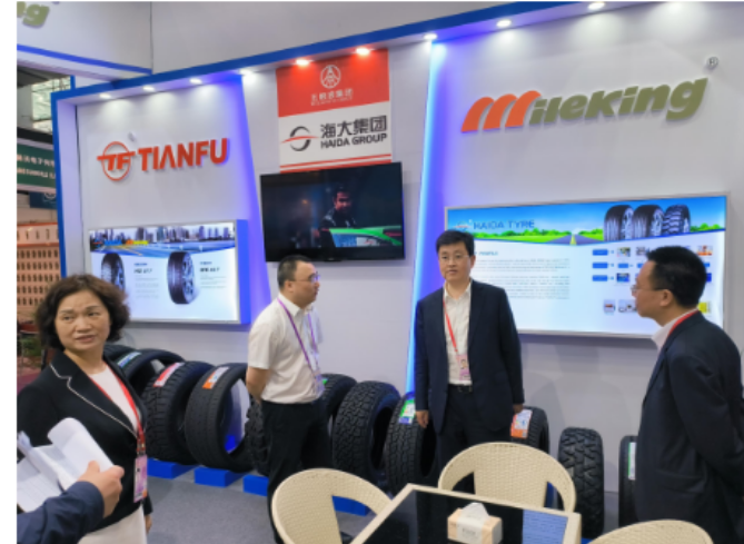 海大集團(tuán)作為PCR、TBR專業(yè)制造商，本屆展會(huì)上主要展示了公司主打品牌“HAIDA”、“TIANFU” 、"MILEKING"“COPARTNER”的不同系列產(chǎn)品，共20余款產(chǎn)品，覆蓋行業(yè)不同客戶的多種需求，充分展示了公司的技術(shù)實(shí)力。