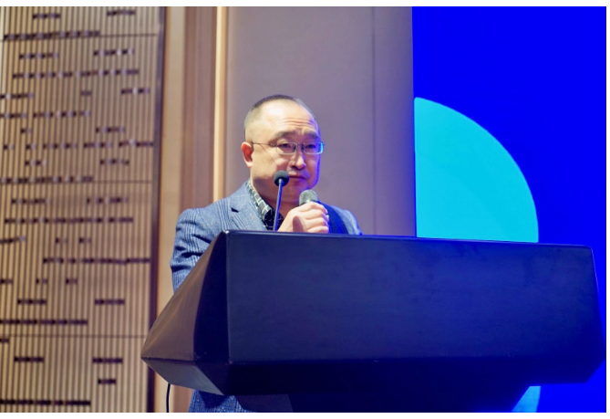 北京馬赫天誠科技有限公司董事長孫超波在致辭中表示，馬赫科技27年來堅持以客戶為中心，堅定地走發(fā)展專業(yè)化的道路。他表示，面對不確定的未來，所有的企業(yè)首先應該考慮如何活下去，當前唯有以客戶為中心，不斷進行技術創(chuàng)新，努力為客戶提供低成本的產(chǎn)品和優(yōu)質的服務，更好地為客戶提供價值，企業(yè)才能生存和發(fā)展。