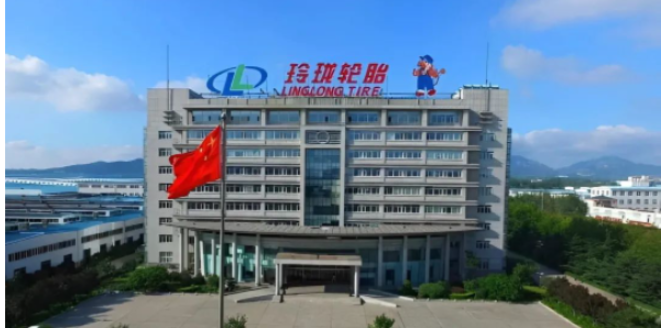 根據(jù)客戶反饋，玲瓏輪胎井下礦用輪胎平均使用壽命400小時，對比A輪胎和B輪胎使用壽命分別增加200小時和150小時。未來，玲瓏輪胎表示將結(jié)合市場需求，不斷優(yōu)化產(chǎn)品性能，豐富產(chǎn)品體系，以節(jié)能、高效理念致力產(chǎn)品研發(fā)，為井下礦業(yè)的高質(zhì)量發(fā)展持續(xù)貢獻力