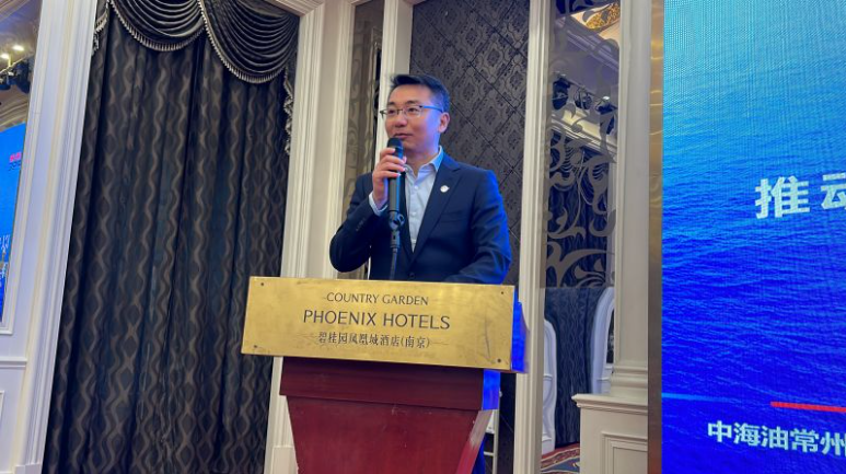 本次年會(huì)共設(shè)置了多個(gè)議題，中海油常州涂料化工研究院有限公司董事長高楊作《以守正創(chuàng)新推動(dòng)涂料行業(yè)高質(zhì)量發(fā)展》演講，他表示常州涂料院守科研院所精神之正、創(chuàng)現(xiàn)代企業(yè)制度之新，形成了自己企業(yè)發(fā)展的思路。未來常住院將緊扣主責(zé)主業(yè)，突出核心能力建設(shè)，著力推動(dòng)科技創(chuàng)新;努力探索“低碳”轉(zhuǎn)型方向，融入海油發(fā)展“碳中和”產(chǎn)業(yè)鏈，推動(dòng)涂料新材料業(yè)務(wù)實(shí)現(xiàn)高質(zhì)量可持續(xù)發(fā)展，致力于打造中國涂料新材料行業(yè)“碳中和” 領(lǐng)軍企業(yè)。