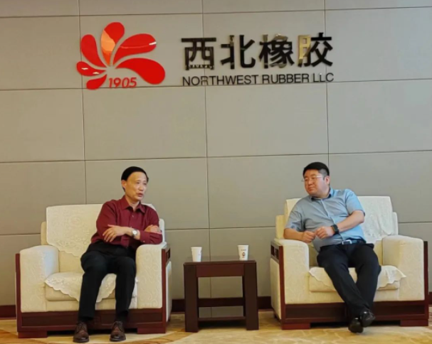 中國化工企業(yè)管理協(xié)會副會長一行到延長石油西北橡膠調(diào)研指導