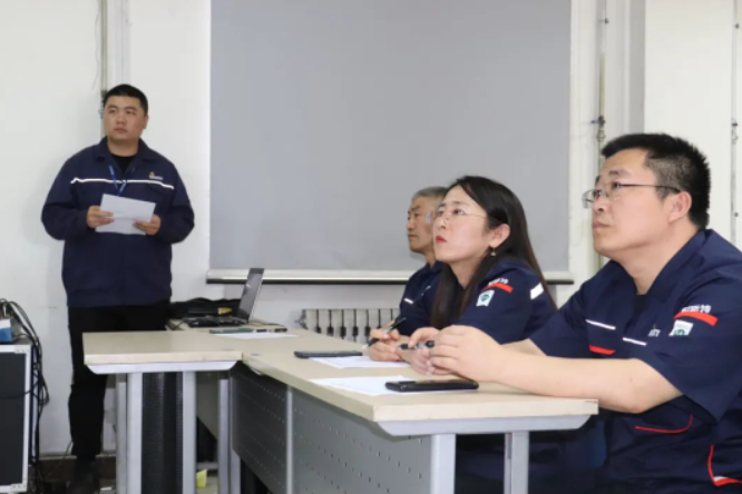 據(jù)了解，每一位選手的演講都像一堂生動的安全教育課，展示了廣大員工積極參與安全生產(chǎn)的熱情，為公司營造了“人人講安全，個個會應(yīng)急”的濃厚氛圍。評委們認(rèn)真聆聽了每位選手的演講，對演講內(nèi)容、語言表達(dá)和形象風(fēng)度等多個方面進(jìn)行了綜合評判和打分。