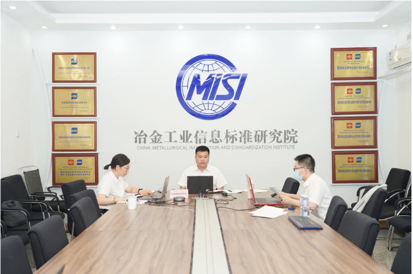 其中包括山東大業(yè)股份有限公司總經(jīng)理助理潘雷、胎圈技術(shù)部部長(zhǎng)竇衍君以及海外事業(yè)部副部長(zhǎng)張玉龍。