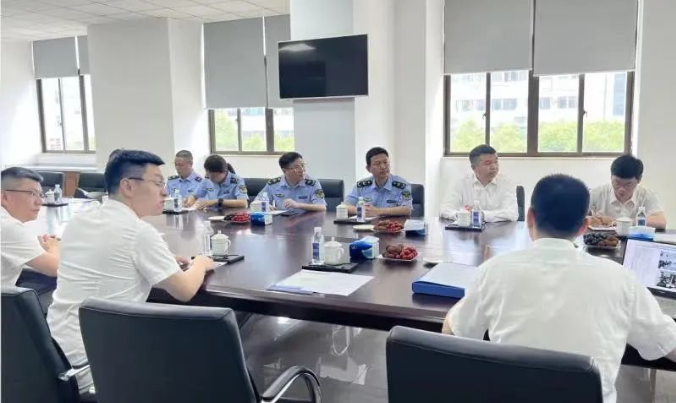 調(diào)研診斷組根據(jù)《商業(yè)秘密保護(hù)管理與服務(wù)規(guī)范評估表》與中瑞公司負(fù)責(zé)人進(jìn)行了溝通了解，并對公司的商業(yè)秘密管理與規(guī)范情況進(jìn)行了初步評估。他們實(shí)地考察了公司的商業(yè)秘密保護(hù)辦公室和研發(fā)中心等重點(diǎn)區(qū)域，針對公司在商業(yè)秘密保護(hù)過程中的問題提出了改進(jìn)意見和建議。