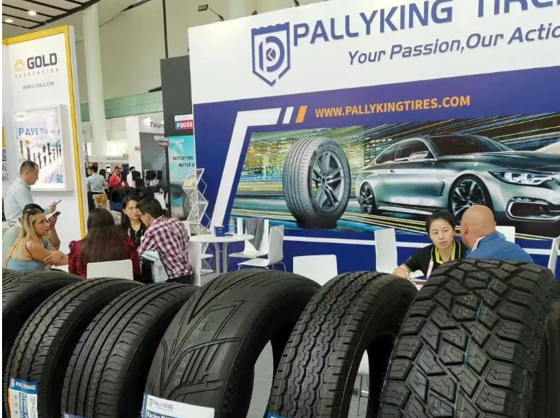 倍力勁輪胎展示了更適合海外市場的產(chǎn)品，包括HP、UHP、SUV、L/T、A/T、ALL-SEASON、WINTER等多個系列，深受眾多客戶青睞。倍力勁輪胎憑借其設(shè)計創(chuàng)新、性能可靠和品質(zhì)過硬的產(chǎn)品贏得了參展客戶的贊譽。