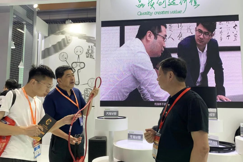 在未來(lái)的發(fā)展中，三力士表示將繼續(xù)秉持"用品質(zhì)創(chuàng)造價(jià)值"的企業(yè)價(jià)值觀，不斷推進(jìn)新產(chǎn)品的研發(fā)。同時(shí)，公司將借此機(jī)會(huì)與同行共同探討行業(yè)轉(zhuǎn)型升級(jí)、企業(yè)發(fā)展以及環(huán)境保護(hù)等議題，為市場(chǎng)提供更卓越的服務(wù)。