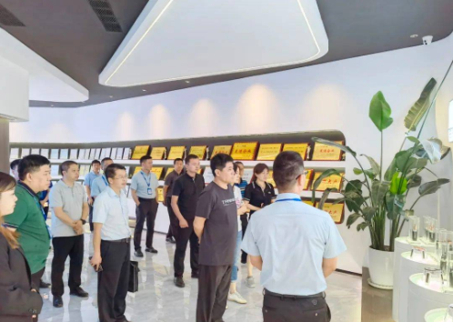 貴州省市場(chǎng)監(jiān)督管理局調(diào)研組近日對(duì)固達(dá)電纜集團(tuán)進(jìn)行了實(shí)地調(diào)研。此次調(diào)研旨在深入了解固達(dá)電纜集團(tuán)在電線電纜產(chǎn)品的生產(chǎn)和銷(xiāo)售質(zhì)量安全方面的情況，以配合國(guó)家市場(chǎng)監(jiān)督管理總局頒布的第75號(hào)和第76號(hào)令的落實(shí)。固達(dá)電纜集團(tuán)總裁林運(yùn)芝及相關(guān)部門(mén)負(fù)責(zé)人陪同調(diào)研組一行進(jìn)行了詳細(xì)介紹。