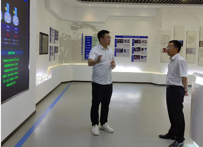 瑞安市委書記李堅對浙江中瑞橡膠高分子材料股份有限公司進行了調(diào)研指導(dǎo)工作。李堅一行受到了公司董事長王建森、副總經(jīng)理王一昊以及黃偉良的熱情接待。隨行的還有瑞安市委常委、副市長林政洪以及市委辦公室、市經(jīng)信局、市統(tǒng)計局、瑞安經(jīng)開區(qū)和南濱街道等主要領(lǐng)導(dǎo)。