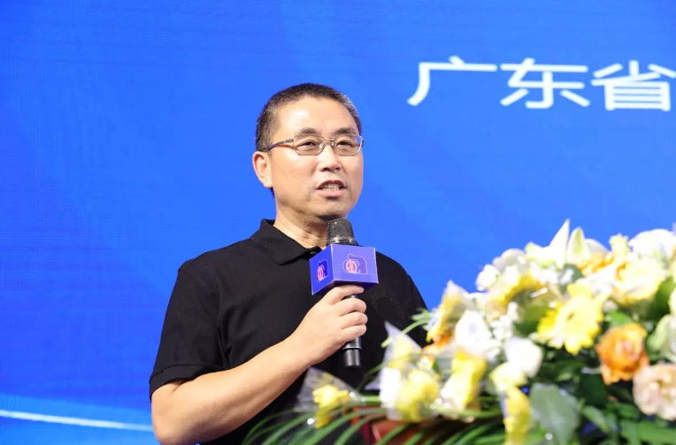 陳冰會(huì)長(zhǎng)在講話中指出，今年是改革開放45周年，也是經(jīng)濟(jì)形勢(shì)最嚴(yán)峻的一年，但他認(rèn)為這也可能是未來(lái)幾年最好的一年。然而，當(dāng)前的經(jīng)濟(jì)形勢(shì)仍然嚴(yán)峻，經(jīng)濟(jì)復(fù)蘇出現(xiàn)滯后，特別是二季度經(jīng)濟(jì)回落加速，三季度依然沒有好轉(zhuǎn)的跡象。