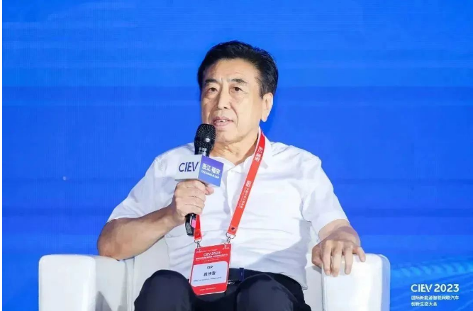 除袁仲雪外，賽輪集團(tuán)PCR配套總監(jiān)汪永祥也受邀參加了供應(yīng)鏈協(xié)同發(fā)展論壇等會(huì)議。這次大會(huì)為國際新能源智能網(wǎng)聯(lián)汽車產(chǎn)業(yè)領(lǐng)域的交流合作提供了難得的機(jī)遇，參會(huì)專家學(xué)者紛紛表示，將共同致力于推動(dòng)新汽車產(chǎn)業(yè)的健康發(fā)展，為建設(shè)更加清潔、綠色的交通出行貢獻(xiàn)力量。