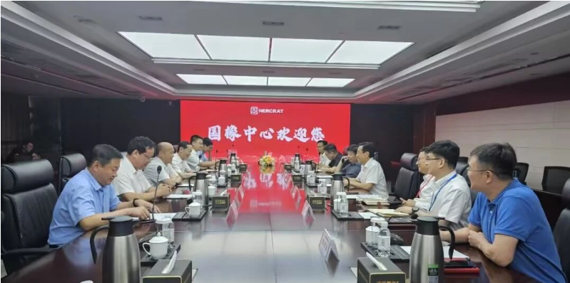 雙方就賽輪(濰坊)工程輪胎生產(chǎn)項目進行了磋商，深入探討了項目落地的具體細節(jié)，并對未來合作事宜展開了交流。