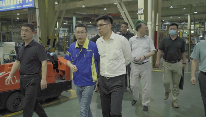 比亞迪領導團隊對華盛橡膠在新能源汽車輪胎領域的發(fā)展表現出濃厚興趣，期待雙方能夠繼續(xù)深入洽談資源整合、儲能業(yè)務、產業(yè)配套等方面的合作，為新能源汽車產業(yè)鏈的發(fā)展注入更強勁的動力。
