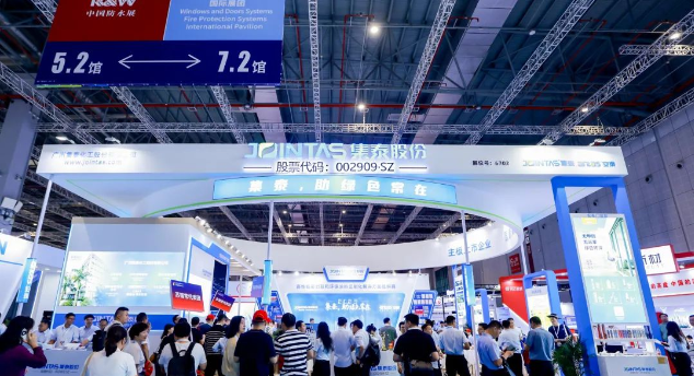 2023FBC中國國際門窗幕墻博覽會于8月3日至6日在上海盛大舉行。本屆展會以開放的空間展示形式、多元化的產(chǎn)品種類、專業(yè)的技術(shù)講解為廣大客戶呈現(xiàn)了一場精彩的業(yè)內(nèi)盛會，為門窗幕墻行業(yè)傳遞了前瞻趨勢、尖端技術(shù)和創(chuàng)新思維模式。