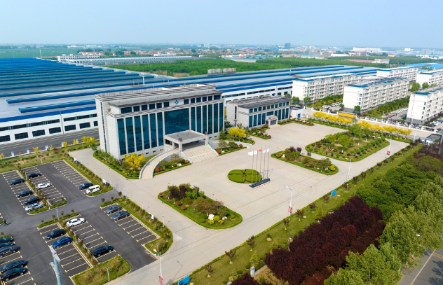 山東興達(dá)鋼簾線有限公司成功5.988MW分布式光伏發(fā)電項(xiàng)目順利并網(wǎng)。首日發(fā)電量高達(dá)29140kWh。這標(biāo)志著興達(dá)公司繼新一廠7.6MW光伏發(fā)電站成功并網(wǎng)后的又一重要進(jìn)展，也是其第二座分布式光伏發(fā)電站的亮相。