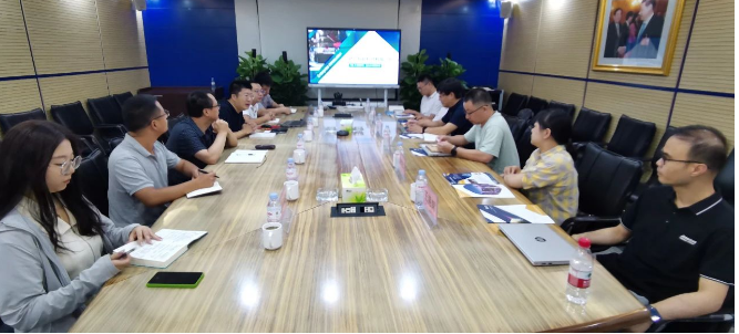 普利司通(無錫)輪胎有限公司副工廠長任斌一行于8月25日訪問了山東奇妙智能科技有限公司。這次跨界交流旨在探索傳統(tǒng)輪胎行業(yè)與工業(yè)AI視覺檢測的結(jié)合，以推動行業(yè)降本增效的發(fā)展。