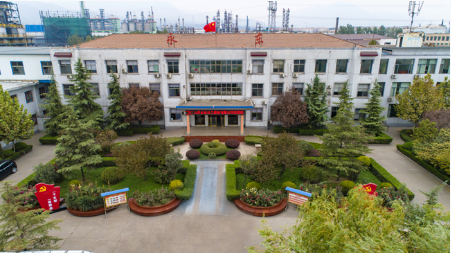 山西永東化工股份有限公司發(fā)布了2023年上半年度報告。報告顯示，今年上半年，永東股份實現(xiàn)營業(yè)收入21.92億元，同比增長9.15%;歸屬于上市公司股東凈虧損433.19萬元，同比由盈轉(zhuǎn)虧;歸屬于上市公司股東的扣除非經(jīng)常性損益凈虧損488.23萬元，同比由盈轉(zhuǎn)虧;基本每股虧損0.0115元/股。