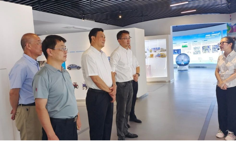 本次交流與考察活動，進一步加強了中海油常州院與中國涂料工業(yè)協(xié)會之間的合作與溝通，為行業(yè)未來的發(fā)展提供了新的思路和方向。同時，也展示了中海油常州院在涂料領(lǐng)域的領(lǐng)導(dǎo)地位以及對綠色、低碳、智能化發(fā)展的不懈追求。