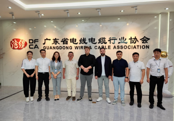 俄羅斯代表表示，此次廣東省電線電纜行業(yè)協(xié)會(huì)的交流活動(dòng)是一次富有成果的訪問。他們不僅關(guān)注設(shè)備采購(gòu)，還發(fā)現(xiàn)了連接器線束、新能源線纜等潛在商機(jī)。他們熱切期待著中國(guó)企業(yè)能夠前往俄羅斯考察，并在未來實(shí)現(xiàn)更緊密的中俄合作。