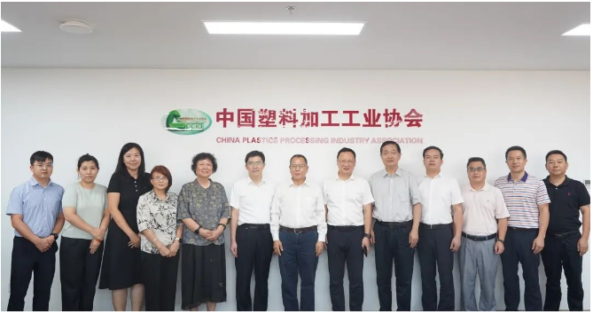雙方還就塑料新材料等產(chǎn)業(yè)發(fā)展、園區(qū)建設、市場拓展等領域進行了深入探討與交流。