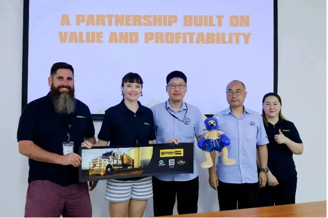 雙錢公司還表示，通過與各國客戶的密切合作，他們將更好地了解國際市場的新趨勢，持續(xù)優(yōu)化產(chǎn)品設(shè)計和制造流程，根據(jù)客戶需求改進(jìn)產(chǎn)品質(zhì)量和服務(wù)，為海外銷售打下堅實的基礎(chǔ)。這次訪問為雙錢和Tyres4U之間的合作關(guān)系注入了新的活力，也為雙錢在全球市場上的發(fā)展提供了更多機(jī)遇。
