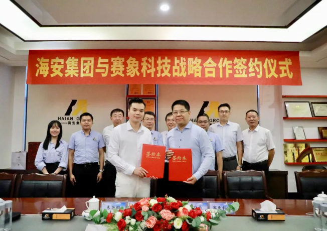 此次簽署的戰(zhàn)略合作協(xié)議標志著雙方在長期穩(wěn)定的合作基礎(chǔ)上邁出了更深的一步。雙方將在產(chǎn)品設(shè)計、開發(fā)、應(yīng)用、質(zhì)量控制和生產(chǎn)制造等多個領(lǐng)域展開更全面、更深入的合作，充分發(fā)揮各自優(yōu)勢，實現(xiàn)資源的集成、互補、協(xié)同和共享，以提升整個行業(yè)的競爭力，推動輪胎行業(yè)企業(yè)的持續(xù)高質(zhì)量發(fā)展。這一合作必將為雙方帶來更加燦爛的未來。