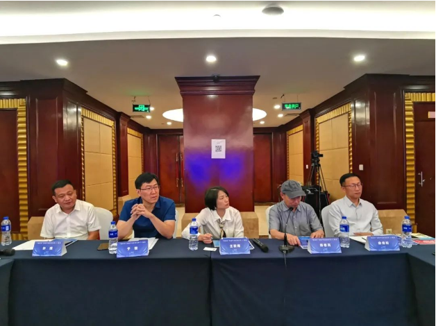據(jù)了解，此次沙龍活動旨在為線纜行業(yè)提供一個交流平臺，共同探討行業(yè)發(fā)展的現(xiàn)狀和未來趨勢。
