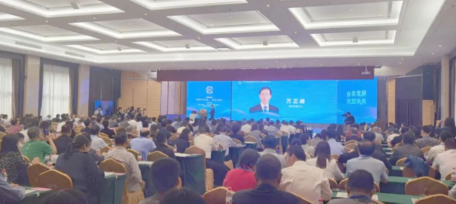 萬(wàn)正峰：濮陽(yáng)市創(chuàng)造“三度”環(huán)境，助力涂料企業(yè)舒心創(chuàng)業(yè)