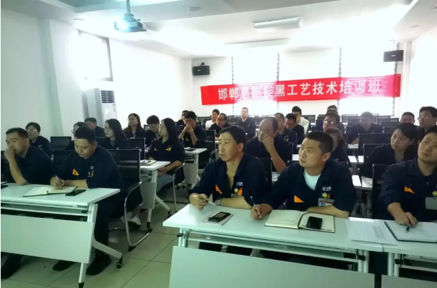 近期，邯鄲黑貓組織開展炭黑生產(chǎn)工藝技術(shù)培訓，旨在提高員工的技能水平，優(yōu)化生產(chǎn)流程，以進一步鞏固企業(yè)的生產(chǎn)實力。