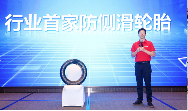 在此次發(fā)布會(huì)上，最令人矚目的是“行業(yè)首家防側(cè)滑輪胎”的發(fā)布。據(jù)介紹，每一款德國(guó)驛達(dá)輪胎均采用碳納米管高分子材料制造，這一材料的出色性能顯著提高了輪胎在高速行車急剎和濕滑路面過(guò)彎等高風(fēng)險(xiǎn)駕駛狀態(tài)下的安全性，為駕駛員提供更多的安全保障。碳納米管技術(shù)還實(shí)現(xiàn)了百米剎車制動(dòng)在干地縮短4米，在濕地縮短5米的效果，提升了輪胎的性能。