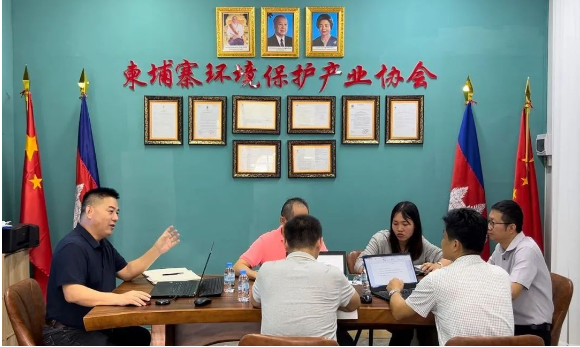 雙星(柬埔寨)輪胎有限公司召開項目環(huán)評答辯技術準備工作會議。與會人員包括柬埔寨環(huán)境保護產(chǎn)業(yè)協(xié)會(EPIAC)執(zhí)行會長郭衍平、副會長王順金、協(xié)會環(huán)評專家索馬博士，以及雙星輪胎項目經(jīng)理李建華和技術廠長孫萬亮。