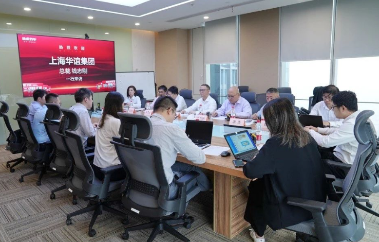 錢志剛表達(dá)了對(duì)途虎養(yǎng)車一直以來的大力支持的感激之情。他指出，華誼集團(tuán)旗下的雙錢輪胎是中國輪胎行業(yè)歷史最悠久的民族品牌之一。雙錢輪胎的產(chǎn)品在途虎養(yǎng)車平臺(tái)上獲得了廣泛的認(rèn)可，尤其是飛躍和昆侖等半鋼胎產(chǎn)品。錢志剛表示，未來雙錢輪胎將進(jìn)一步提升產(chǎn)能，加強(qiáng)自動(dòng)化和數(shù)字化水平，鞏固產(chǎn)品質(zhì)量的優(yōu)勢，構(gòu)建更強(qiáng)大的品牌優(yōu)勢。他強(qiáng)調(diào)希望建立定期的工作例會(huì)等溝通機(jī)制，以便及時(shí)獲取途虎養(yǎng)車銷售端和客戶的反饋意見，幫助雙錢輪胎不斷優(yōu)化產(chǎn)品規(guī)格，提供更符合消費(fèi)者需求的產(chǎn)品，培養(yǎng)更多品牌忠誠度高的客戶，為雙方合作開拓更多共贏的機(jī)會(huì)。