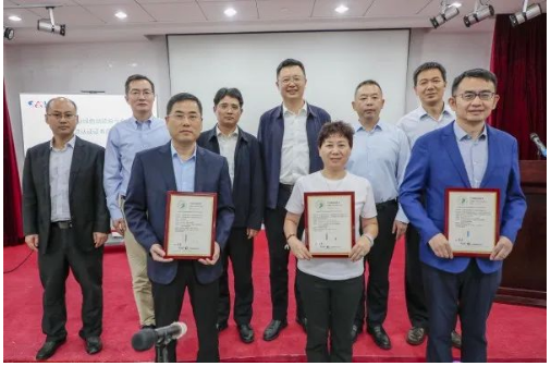 上海長(zhǎng)順電梯電纜有限公司表示，他們將繼續(xù)承擔(dān)重要的戰(zhàn)略任務(wù)，積極參與“碳達(dá)峰、碳中和”的倡議，為推動(dòng)綠色社會(huì)和綠色經(jīng)濟(jì)發(fā)展做出更大的貢獻(xiàn)。公司的努力和成就在綠色產(chǎn)業(yè)領(lǐng)域樹(shù)立了良好的典范。