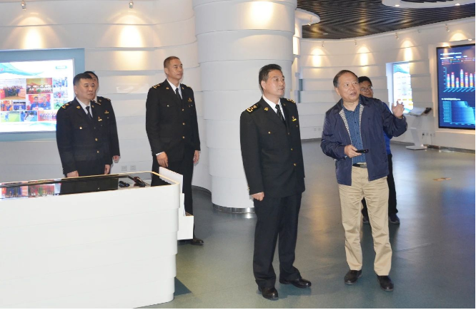天津海關(guān)黨委紀檢組組長、黨委委員沈善庚于11月2日蒞臨賽象集團展開考察訪問。賽象集團董事長張建浩親自接待了這次重要的訪問團隊，而天津海關(guān)監(jiān)察室副主任陶志國、南開海關(guān)黨委書記關(guān)長李承春、天津海關(guān)黨委第八派駐紀檢組組長賈靖、南開海關(guān)辦公室主任李欣毅也陪同參觀。賽象科技副總經(jīng)理張繼梁和副總經(jīng)理王紅軍也參加了接待活動。