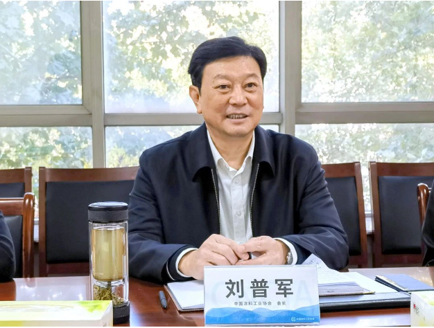 中國涂料工業(yè)協(xié)會會長劉普軍在北京會見了江西省涂料行業(yè)協(xié)會會長潘白日一行。雙方就如何促進(jìn)江西省涂料行業(yè)的發(fā)展以及未來中國涂料工業(yè)協(xié)會與地方涂協(xié)的合作等問題展開了深入交流。