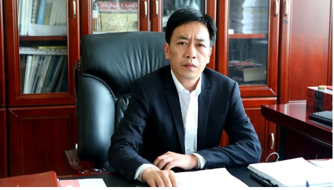 這些殊榮的取得，旨在充分肯定竇勇的領導才能以及大業(yè)股份在研發(fā)、產(chǎn)品創(chuàng)新和知識產(chǎn)權方面的卓越工作。據(jù)悉，竇勇一直致力于推動企業(yè)走向“科技興企”的道路，并持續(xù)加大科研投入和技術開發(fā)力度。
